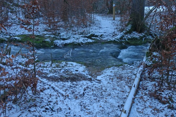Spilja struga cez pot Tine Subic
